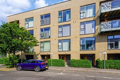 2 bedroom maisonette for sale, Hickman Avenue, London E4