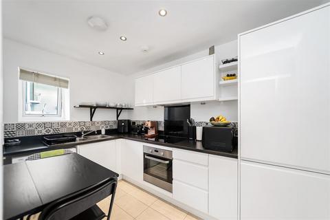 2 bedroom maisonette for sale, Hickman Avenue, London E4