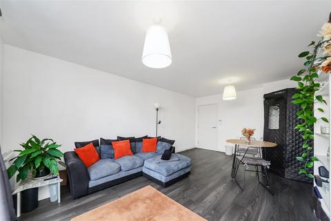 2 bedroom maisonette for sale, Hickman Avenue, London E4