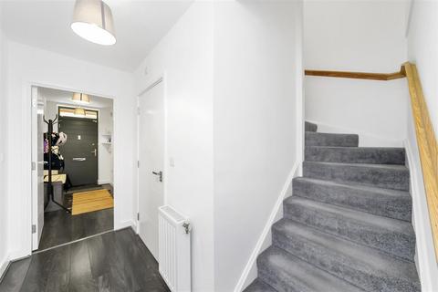 2 bedroom maisonette for sale, Hickman Avenue, London E4