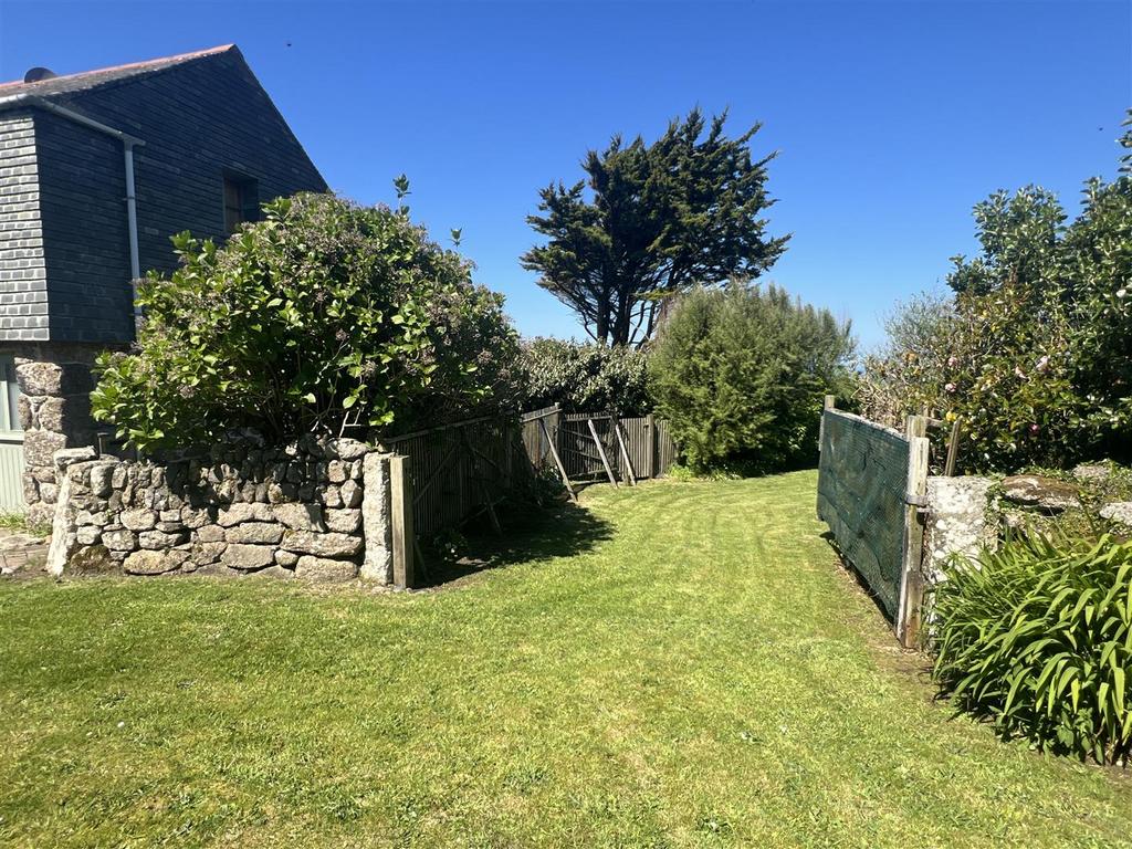 Garden, Land &amp; Views