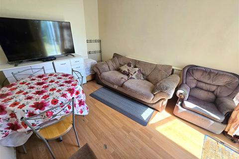 1 Maidstone Road, Lowestoft, NR32 2AY