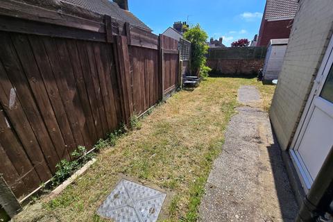 1 Maidstone Road, Lowestoft, NR32 2AY