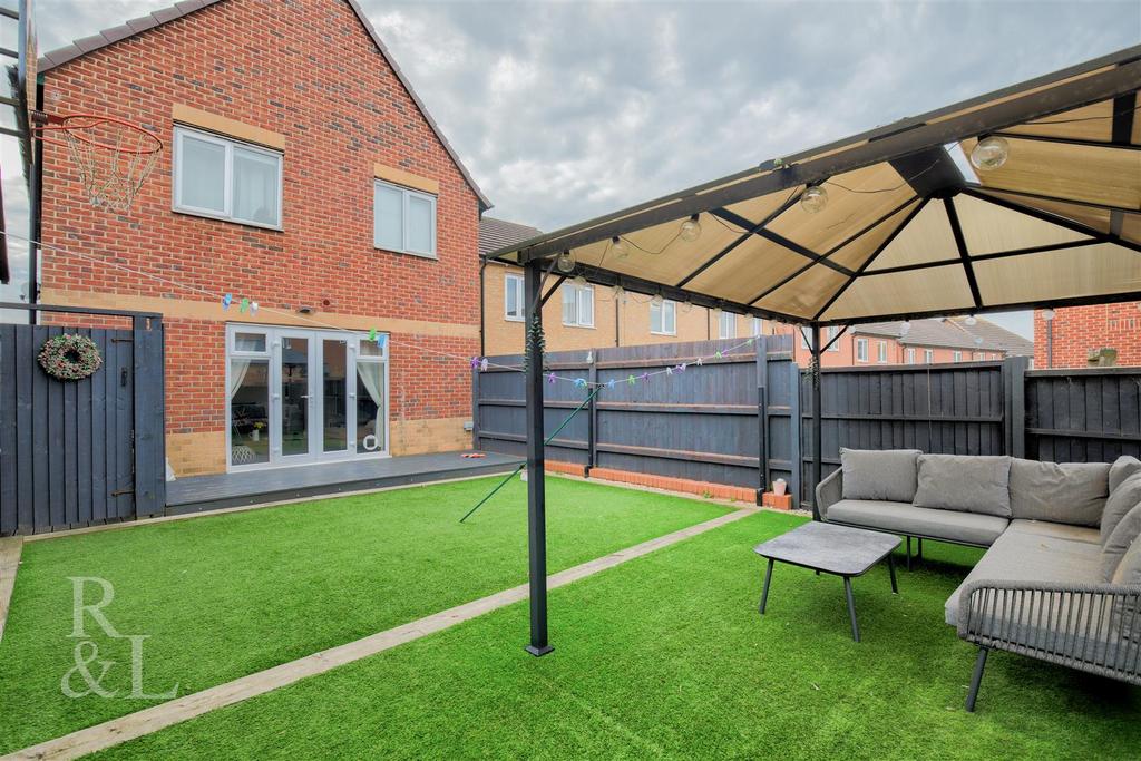 12 Bluebell Grove (2).jpg