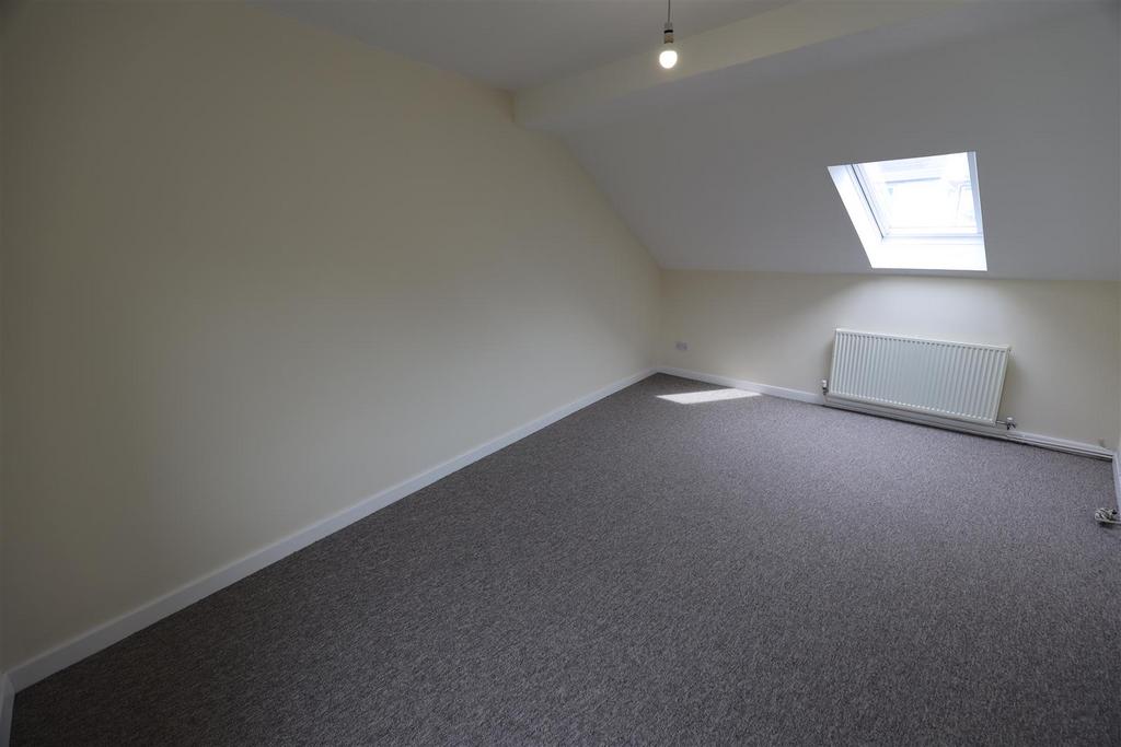 Bedroom 1 .JPG