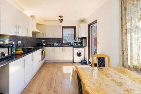 3 bedroom terraced house for sale, Shakespeare Crescent, London, E12
