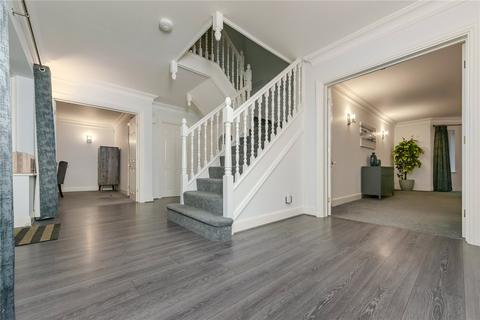 Fairbourne House Old Avenue, West Byfleet, KT14 6AE