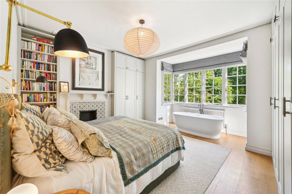 Principal bedroom