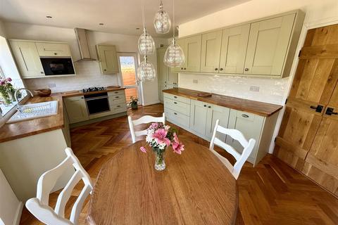 59 Earlswood Common, Earlswood, Solihull, B94 5SJ