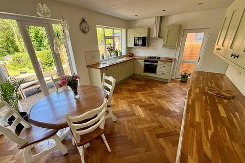 59 Earlswood Common, Earlswood, Solihull, B94 5SJ