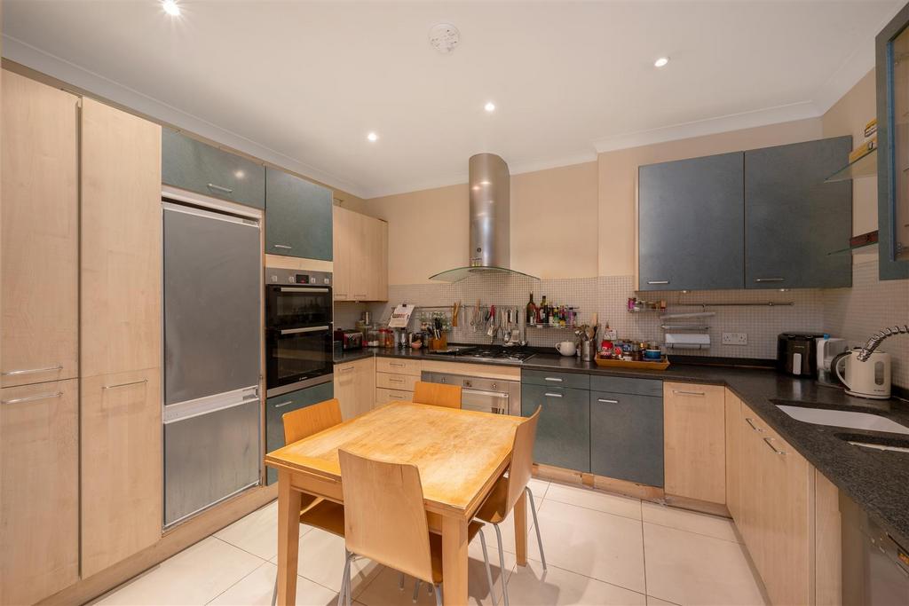 Flat 3, 3 Eaton Place Hi-13.jpg