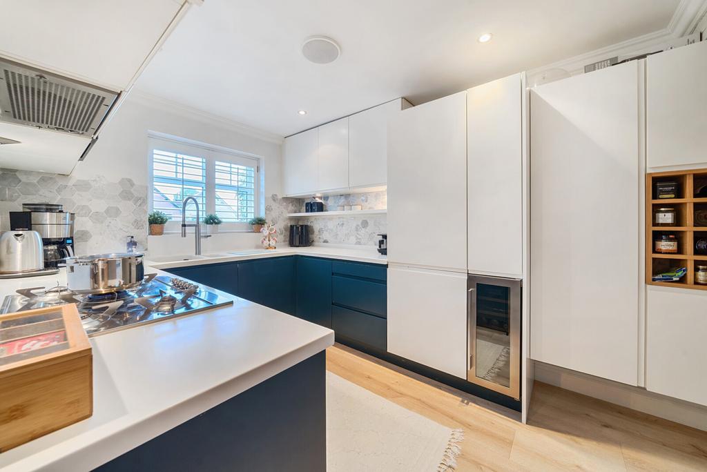 1295064-8-682b771...