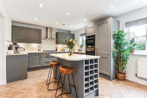 4 bedroom detached house for sale, Summer Close, Aldingbourne