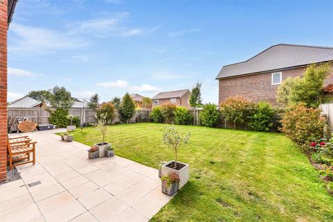 4 bedroom detached house for sale, Summer Close, Aldingbourne