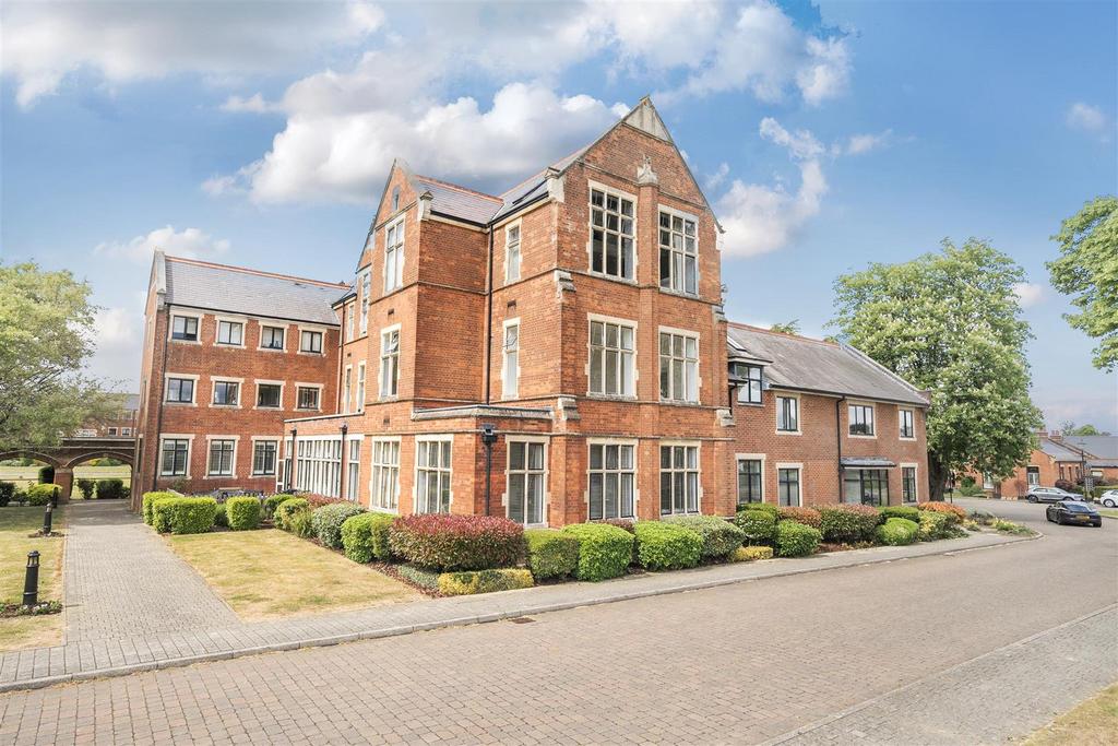 King Edward Place, Bushey WD23 2 bed flat for sale