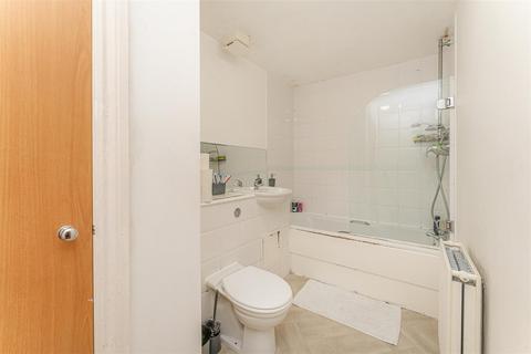 2 bedroom flat for sale, Millicent Grove, London
