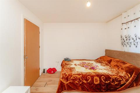 2 bedroom flat for sale, Millicent Grove, London