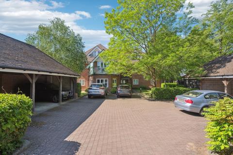 2 bedroom flat for sale, Station Road, Princes Risborough HP27