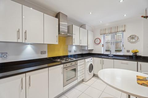 2 bedroom flat for sale, Station Road, Princes Risborough HP27
