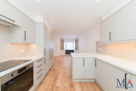 4 bedroom terraced house for sale, Gibbons Close, Borehamwood
