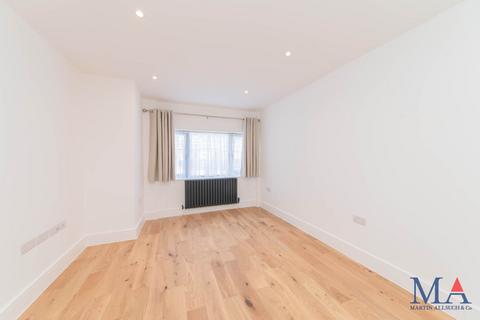 4 bedroom terraced house for sale, Gibbons Close, Borehamwood