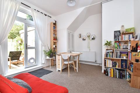 1 bedroom flat for sale, Selby Road London SE20