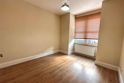 3 bedroom terraced house to rent, Stanley Road, London E4