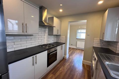 3 bedroom terraced house to rent, Stanley Road, London E4
