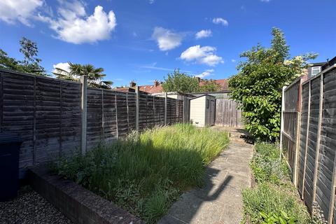 3 bedroom terraced house to rent, Stanley Road, London E4