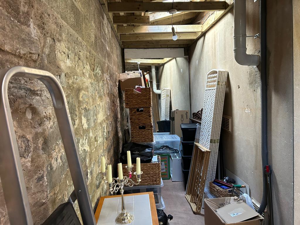 Home Office / Utility area ( pic a)