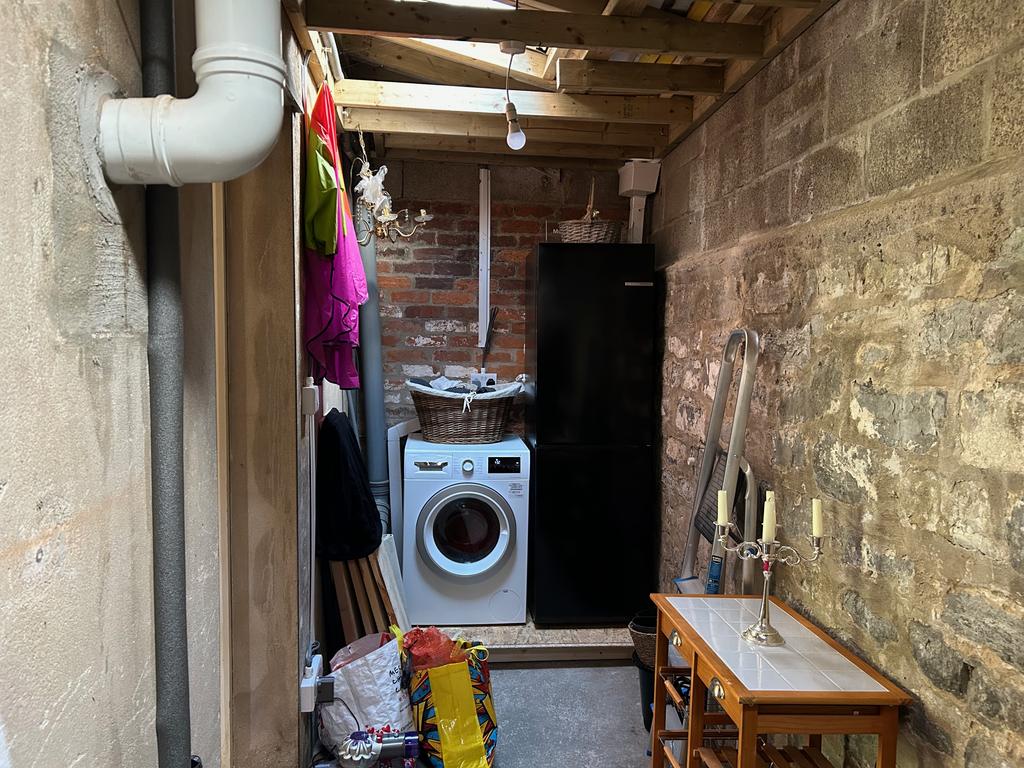 Home office / Utility Room ( pic b)