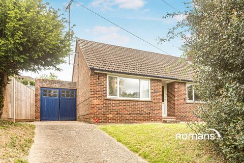 2 bedroom bungalow to rent, Hemdean Road, Caversham, Reading, RG4