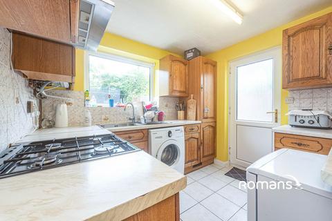 2 bedroom bungalow to rent, Hemdean Road, Caversham, Reading, RG4