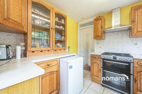 2 bedroom bungalow to rent, Hemdean Road, Caversham, Reading, RG4
