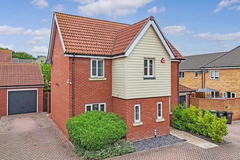 3 bedroom detached house for sale, Warwick Crescent, Basildon SS15