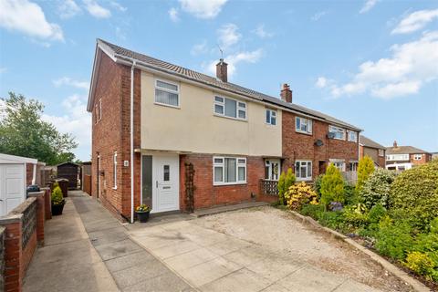 3 bedroom end of terrace house for sale, Shaw Royd, Leeds LS19