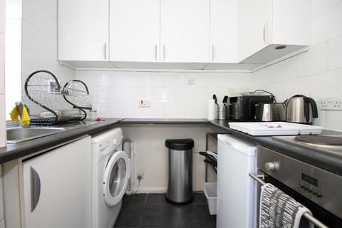 2 bedroom apartment to rent, Brunswick Quay, Surrey Quays, SE16