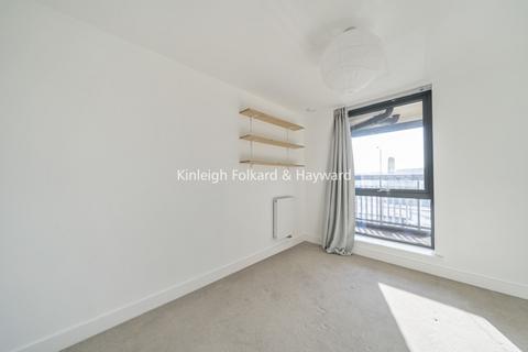 3 bedroom flat to rent, Old Kent Road, London, SE1