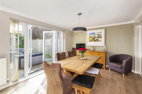 14 Fleming Way, Tonbridge, TN10 4RU