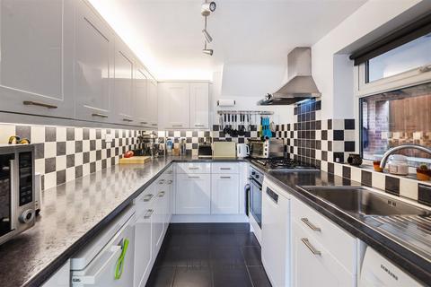 14 Fleming Way, Tonbridge, TN10 4RU