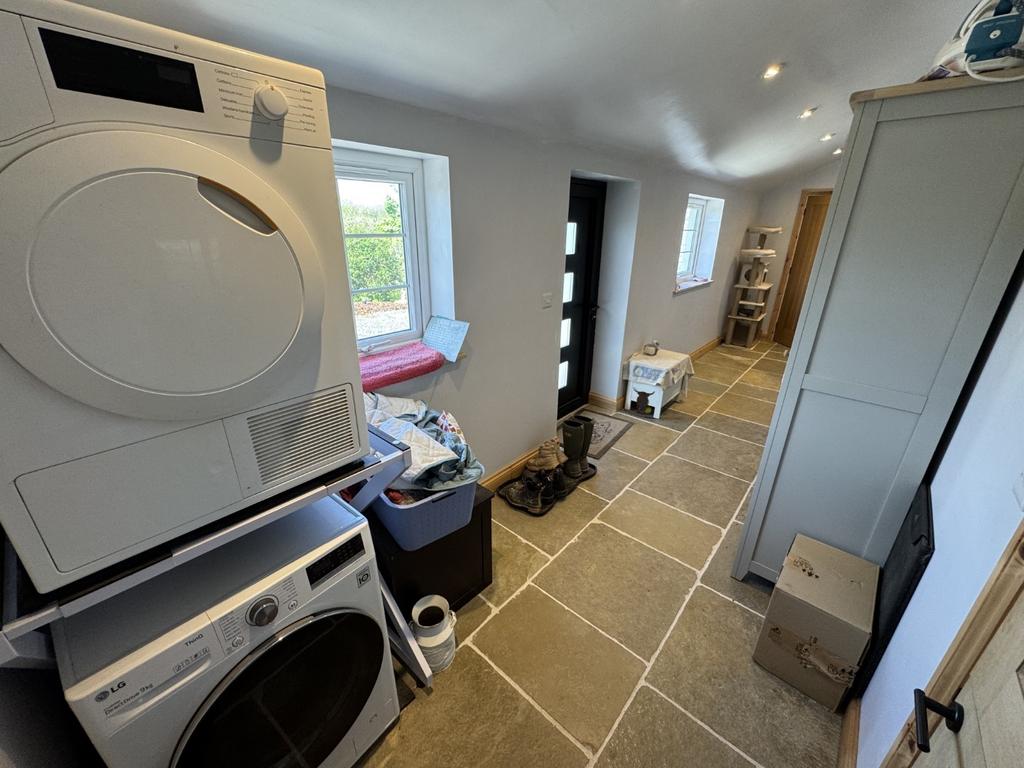 Side Utility Room
