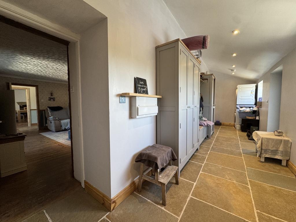 Side Utility Room
