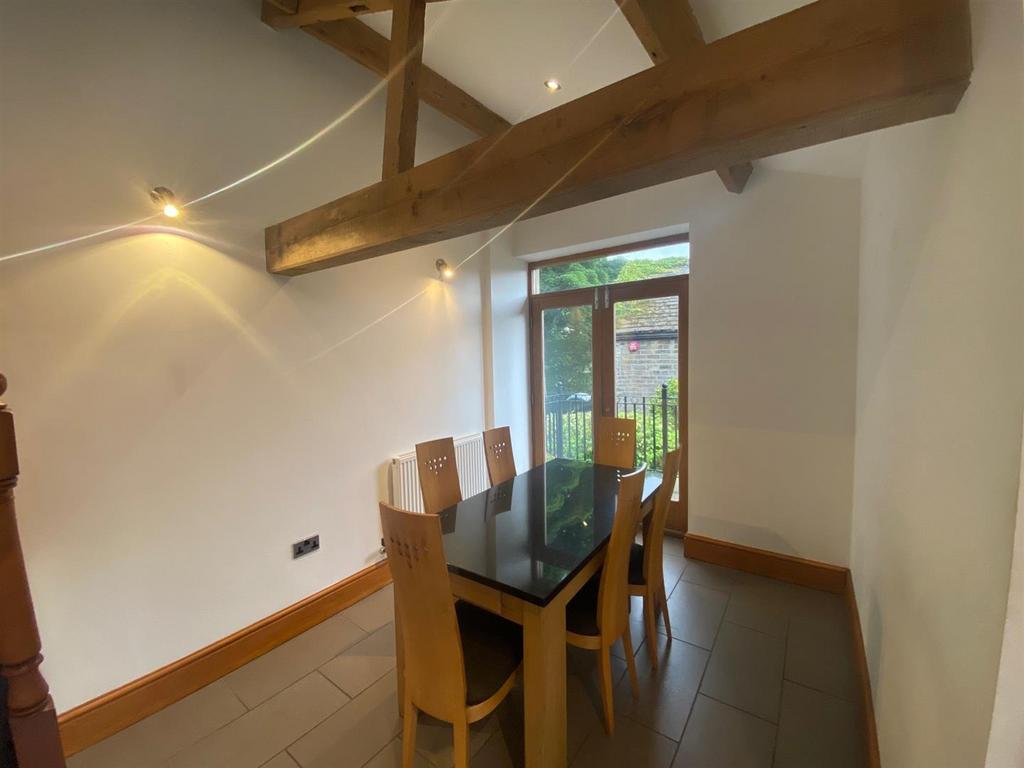 DINING AREA 1.jpg