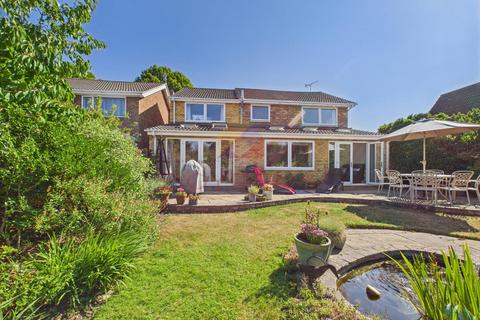 4 bedroom detached house for sale, Sanders Drive, Colchester CO3
