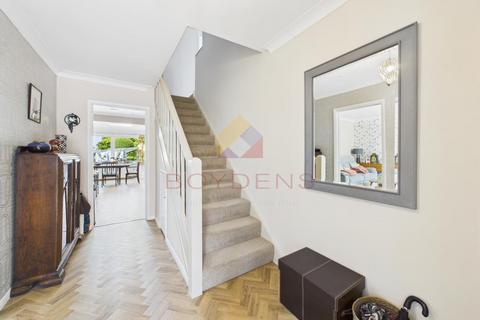 4 bedroom detached house for sale, Sanders Drive, Colchester CO3