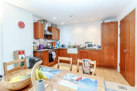 2 bedroom flat to rent, Isaac Way, Manchester