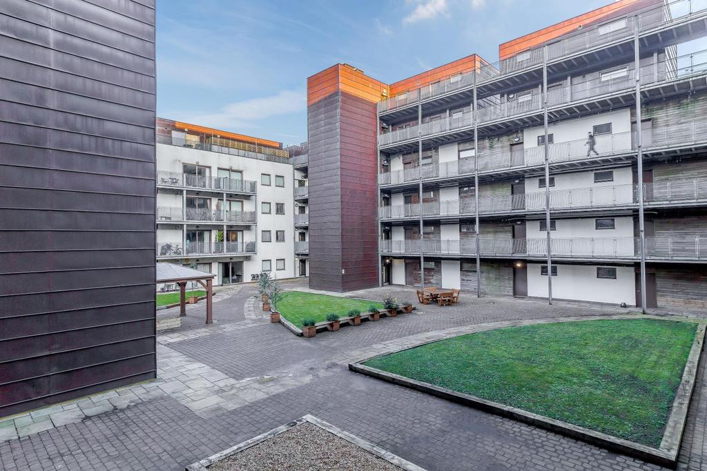 8403338-exterior06-800.jpg