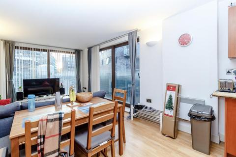 2 bedroom flat to rent, Isaac Way, Manchester