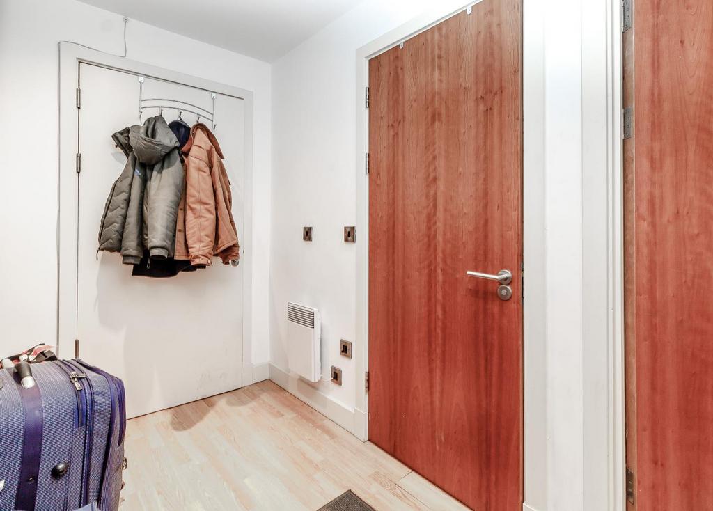 8403338-interior13-800.jpg
