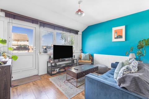 2 bedroom flat for sale, Garnies Close,  Peckham, SE15
